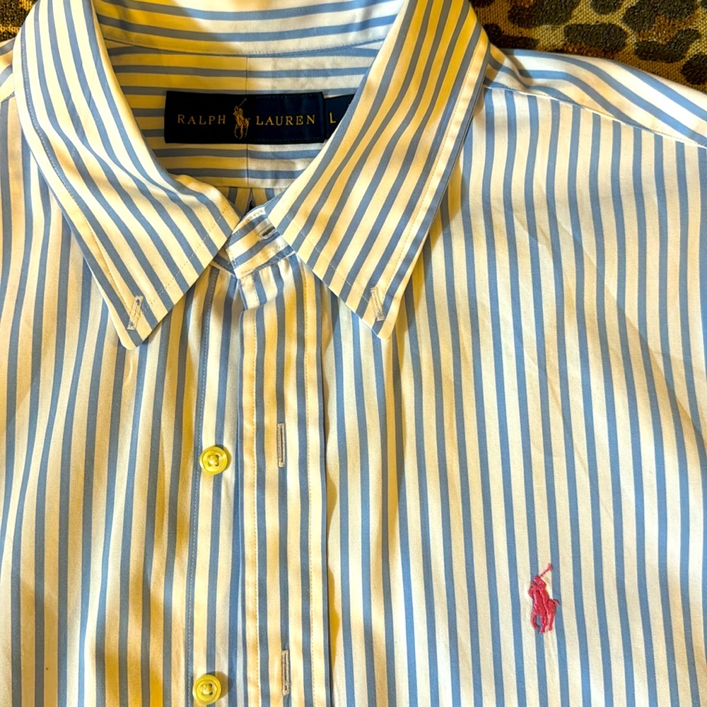 Crafted from lightweight, breathable linen, this shirt is stylish